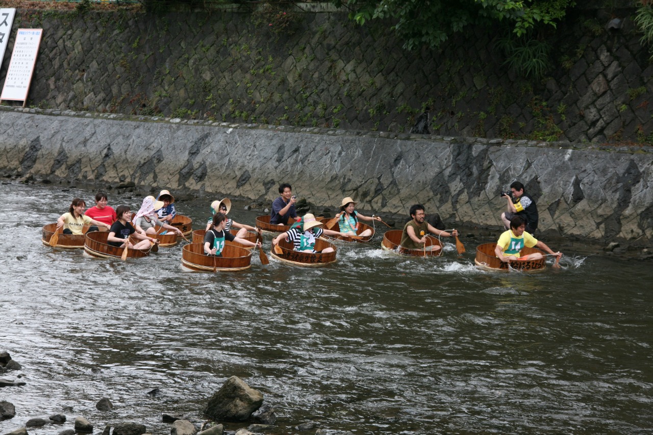 タライ乗り競走