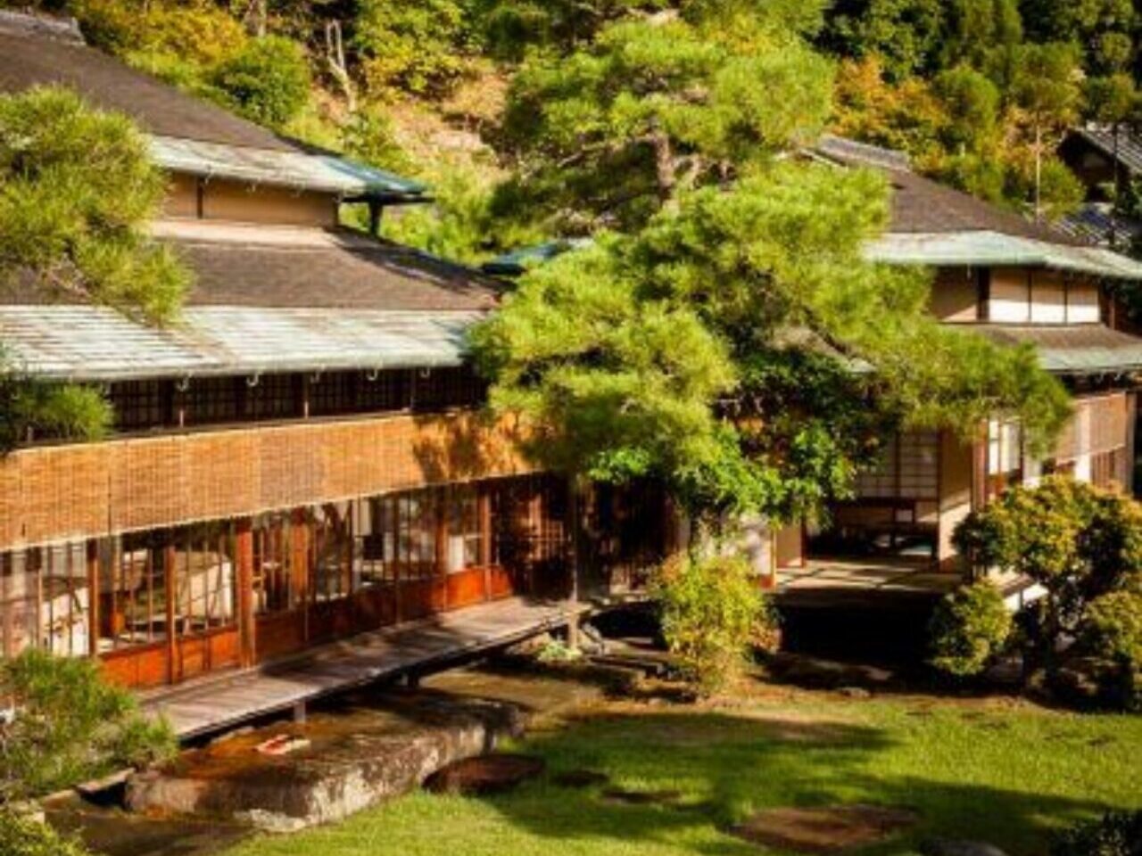 三養荘