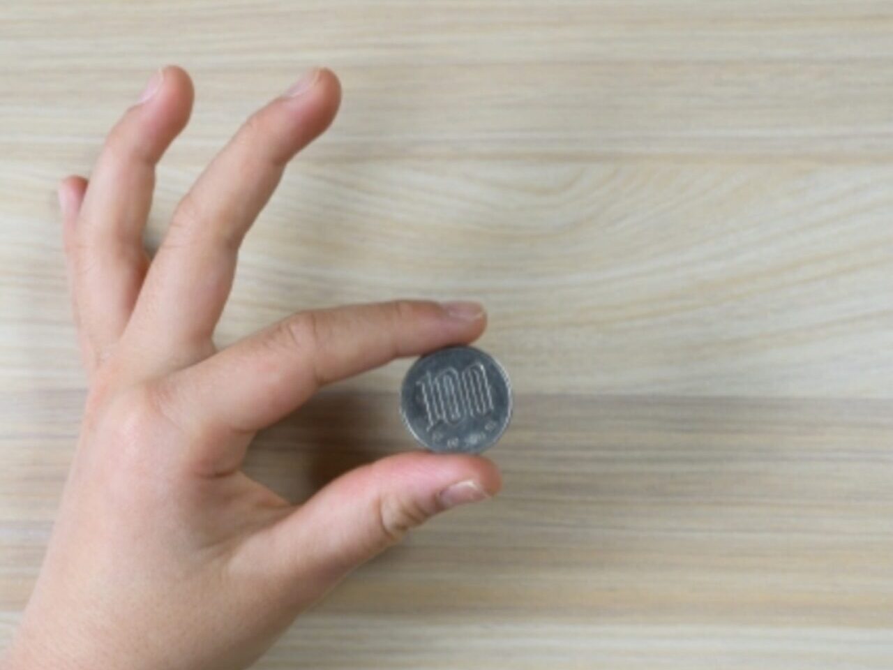 100円