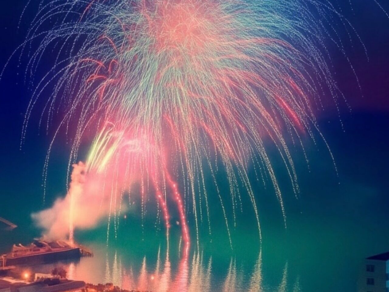 網代温泉花火