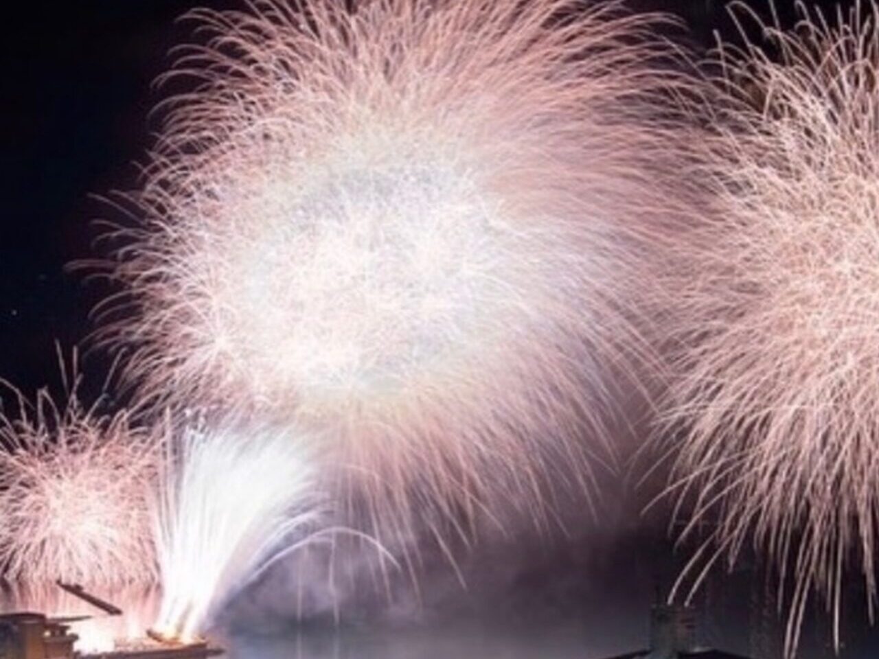 網代温泉観花火
