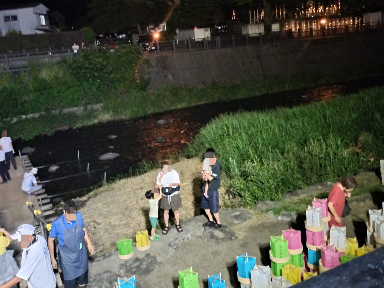 灯籠の流れ