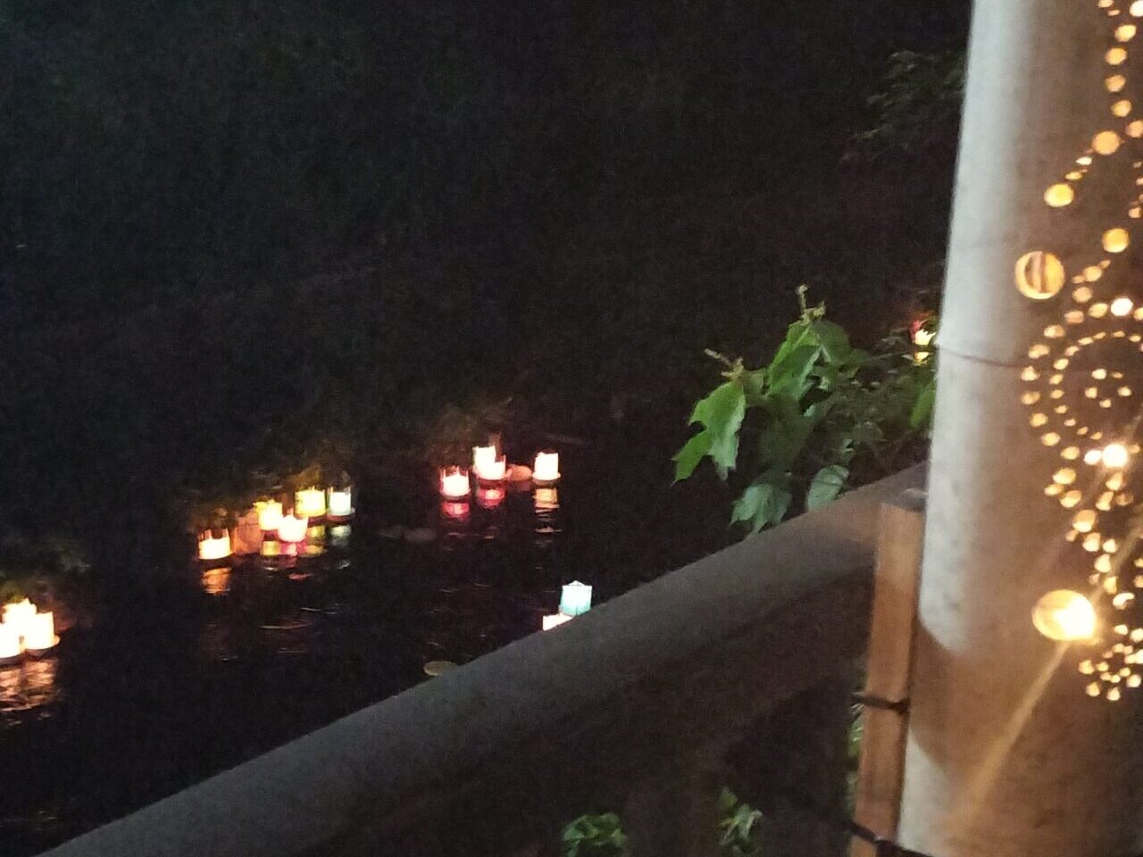 灯籠の流れ